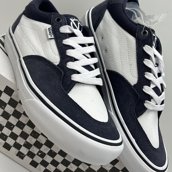 Vans Men’s Rowan
Dark Navy/White
VN0A5JICCZP
Sneakers - Picture 7 of 16